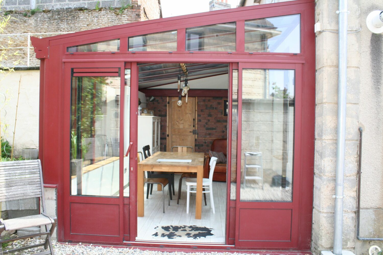 Véranda rouge sur-mesure à Caen